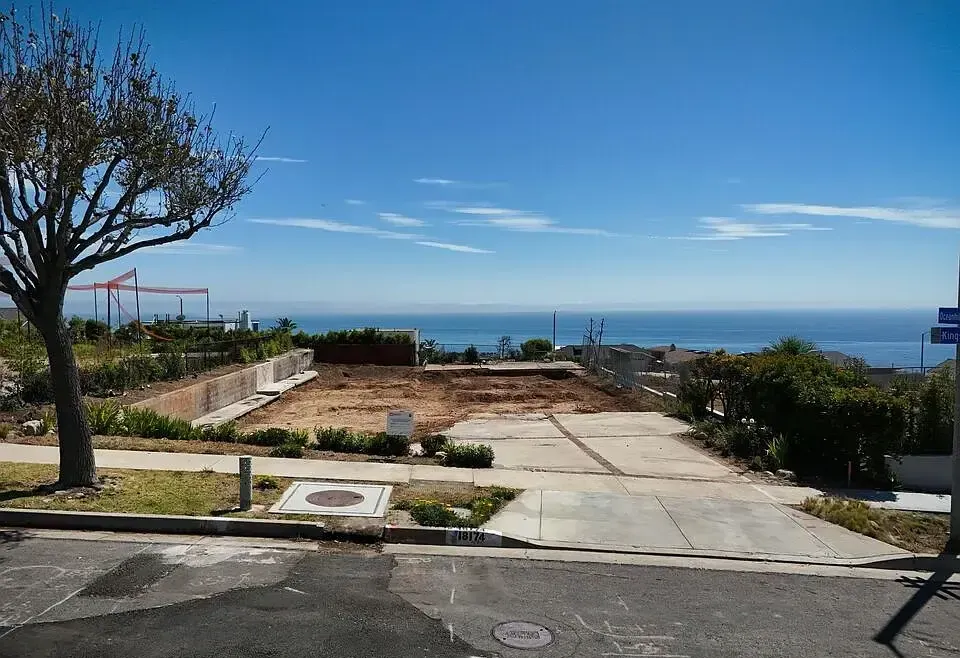 House render - empty plot