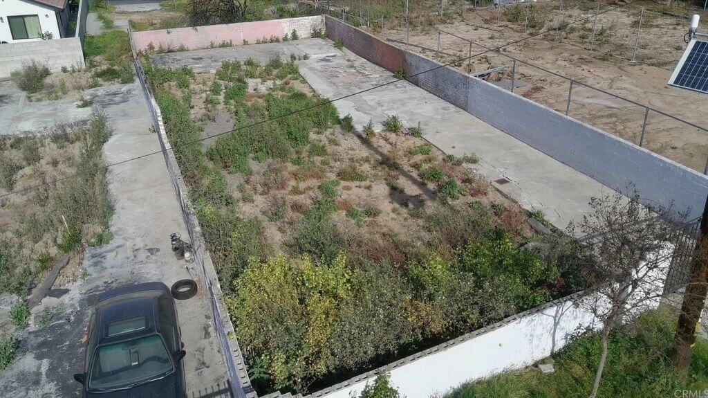 House render - empty plot